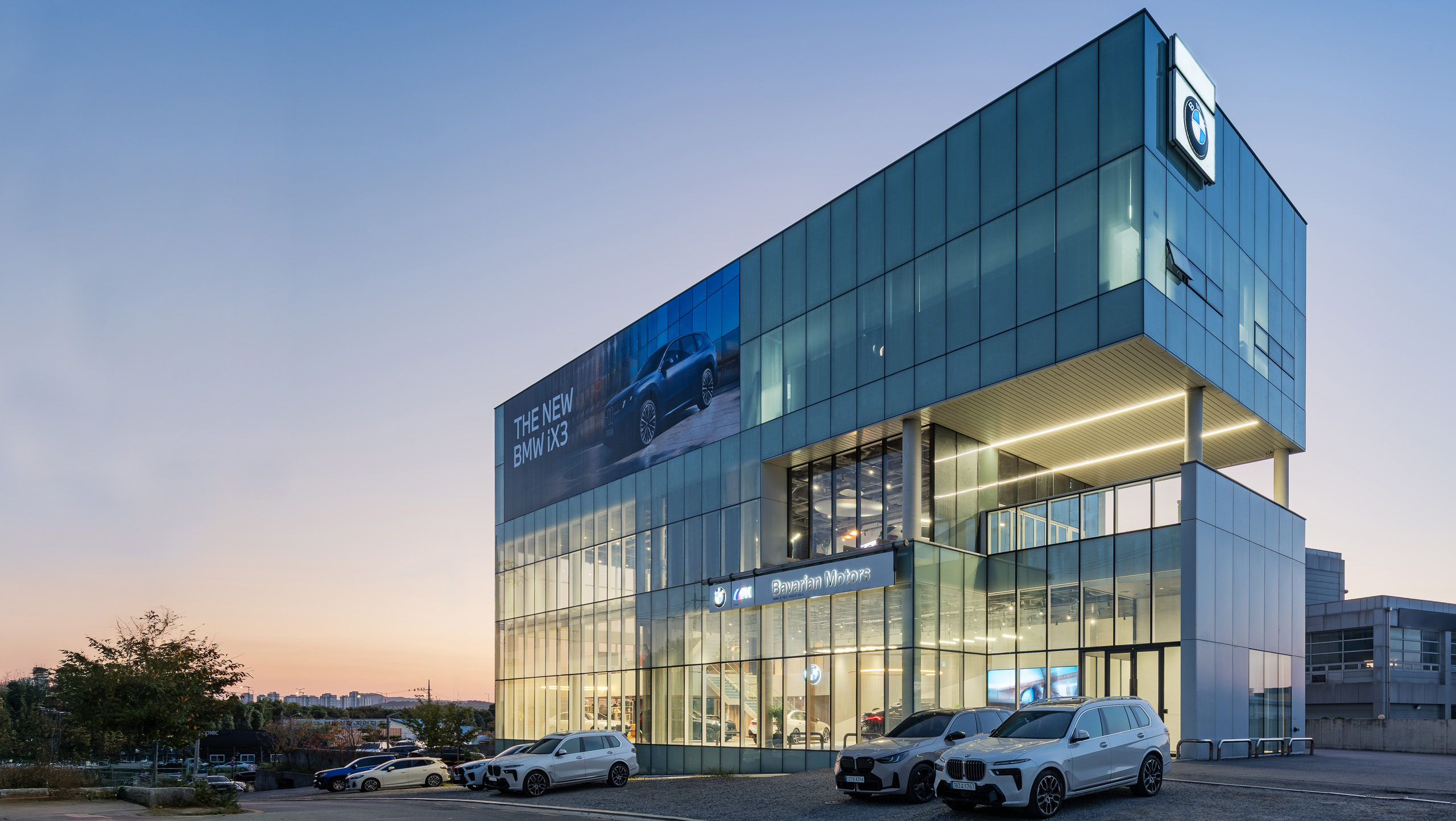 BMW 자유로 전시장 리뉴얼 오픈.