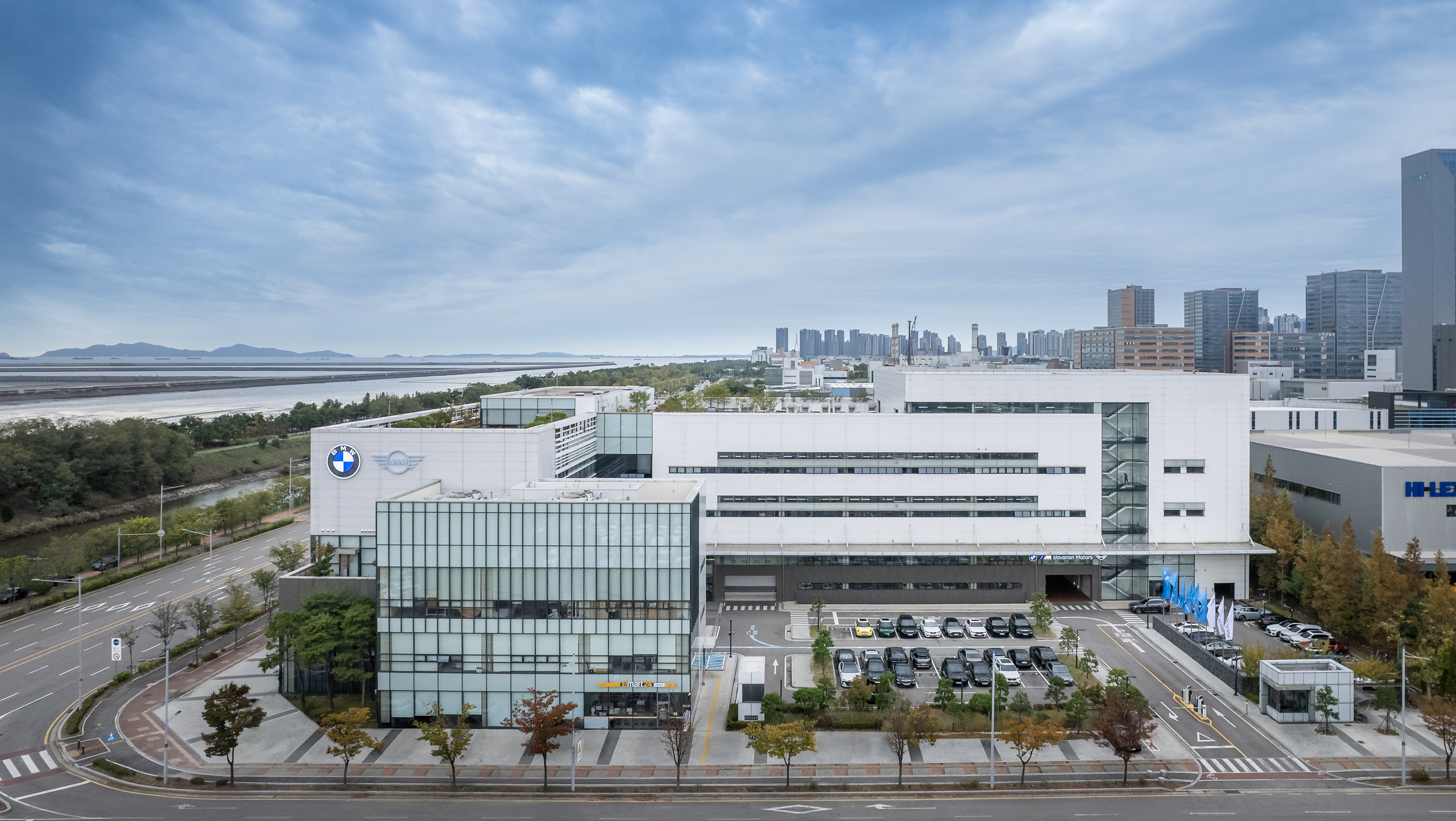 BMW 송도 컴플렉스 리뉴얼 오픈.