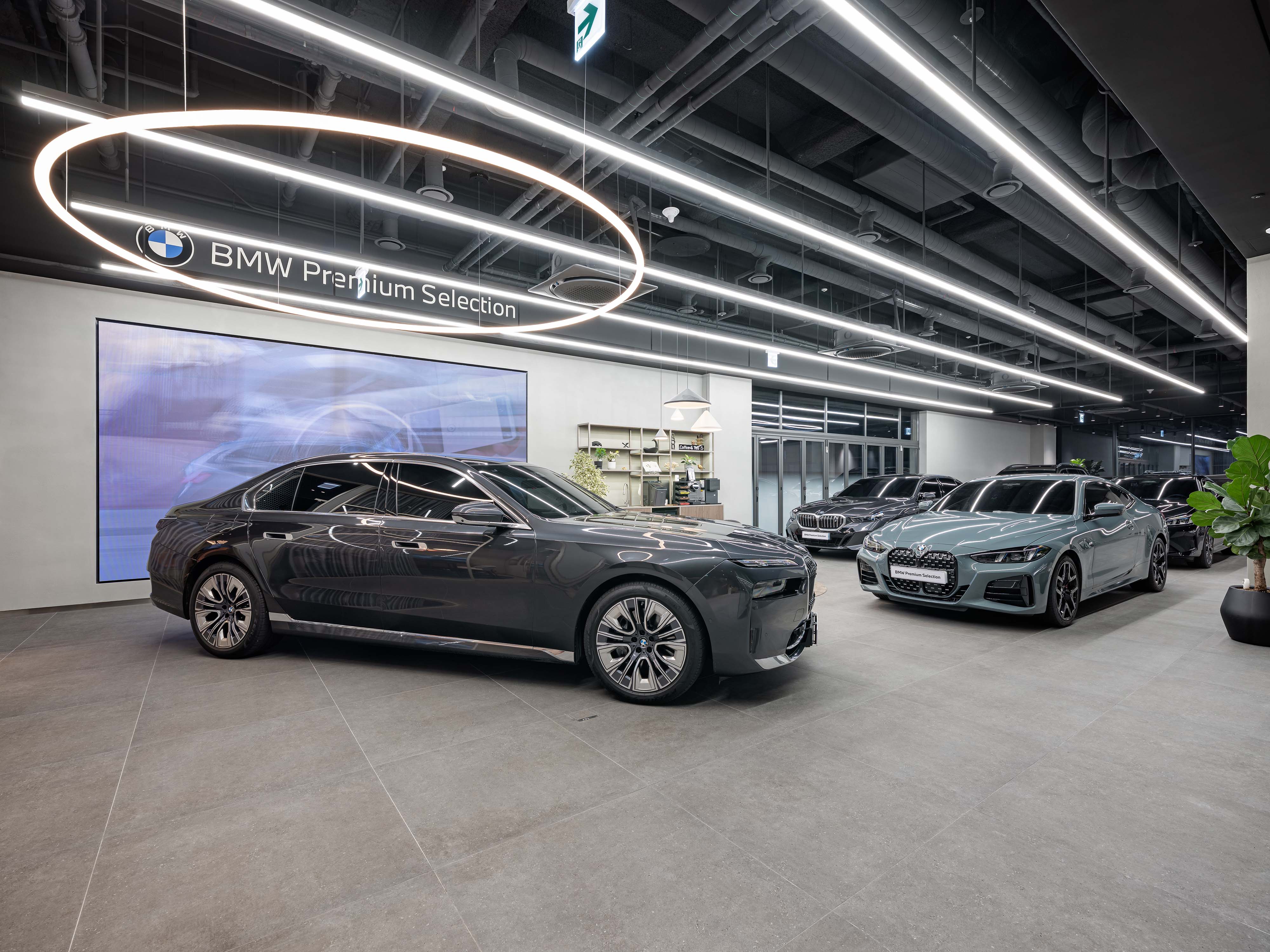 BMW 송도 컴플렉스 전시장 내부 2