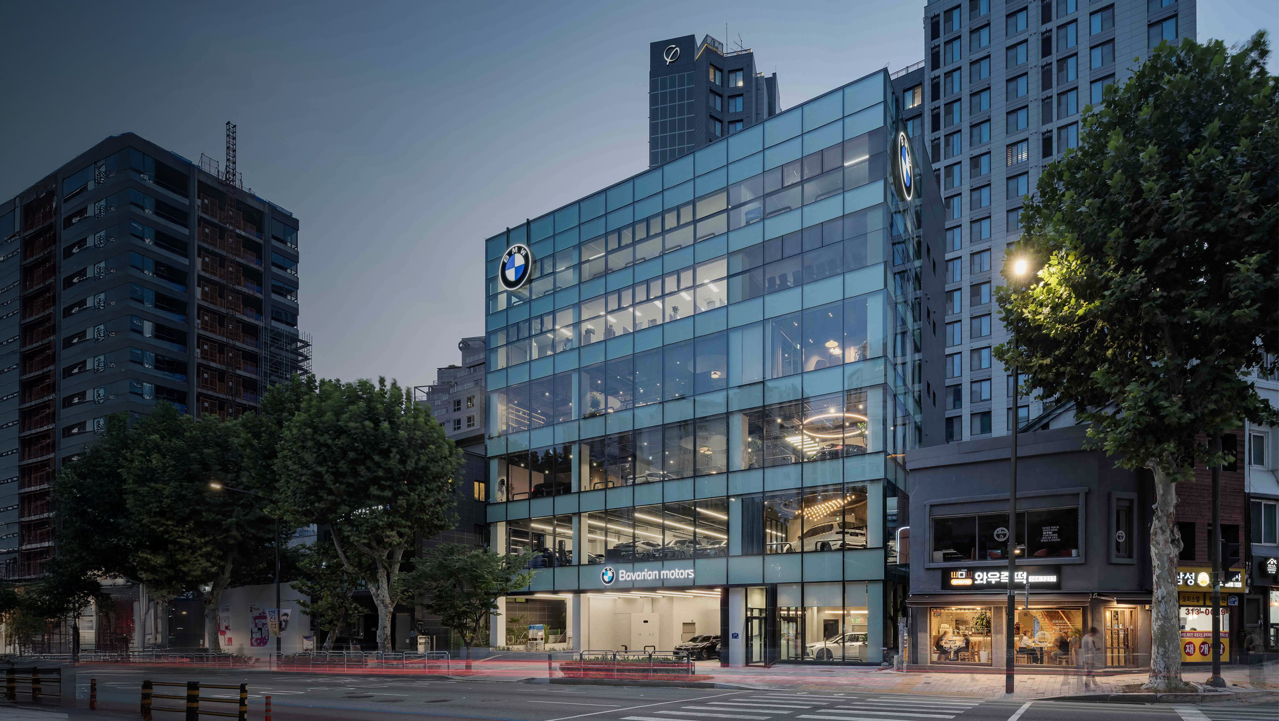 BMW 마포 전시장 확장 이전 오픈.