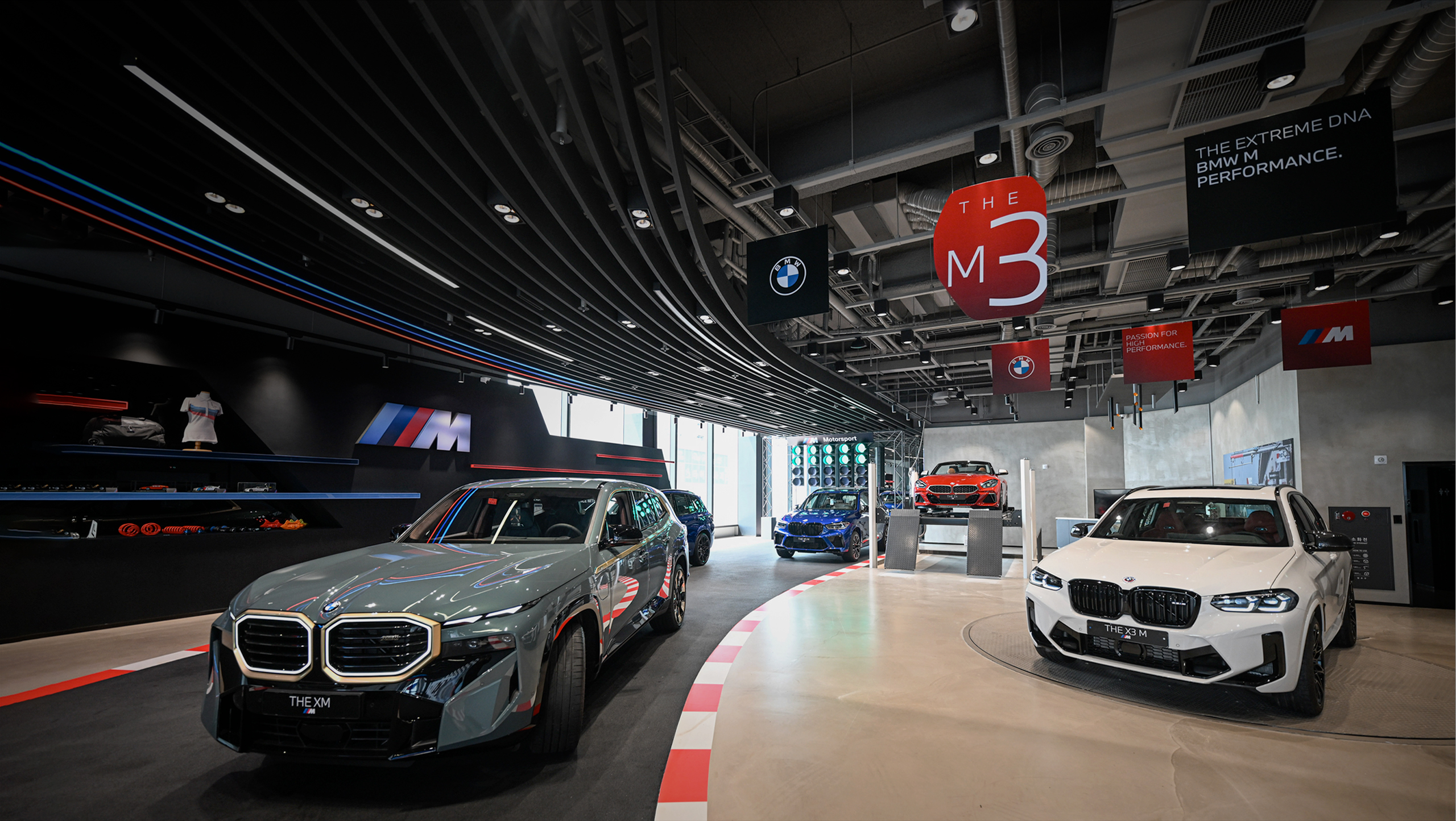 BMW M PERFORMANCE CENTER & GARAGE